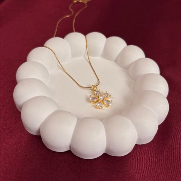 Flora Pearl Necklace